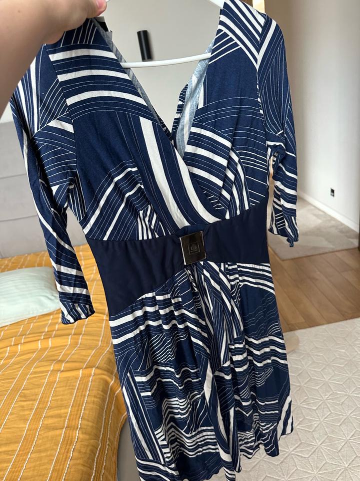 Платье до колен