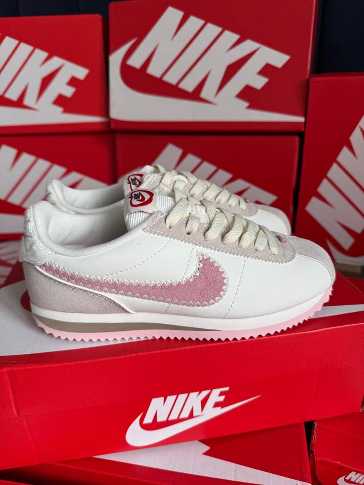 Кроссовки Nike Cortez pink