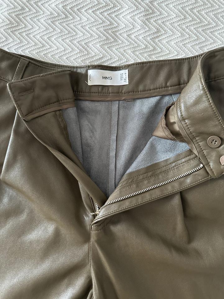 Брюки из экокожи Mango