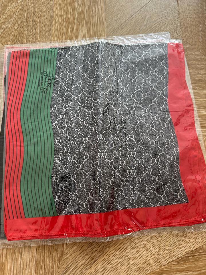 Платок красный 58см на 58см. Разные расцветки