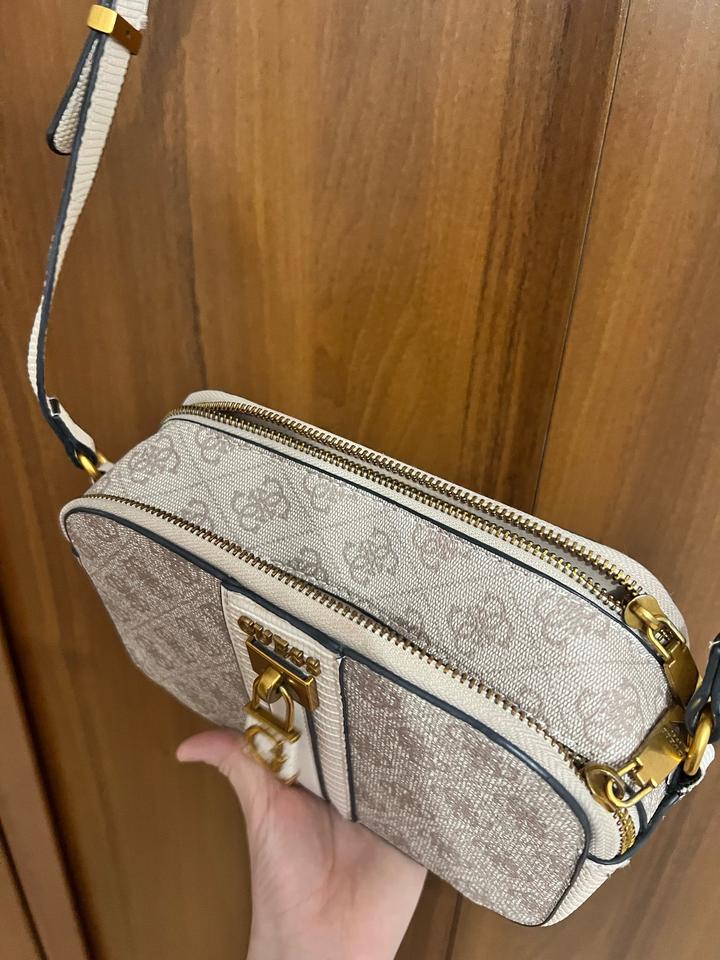 сумка кроссбоди Guess