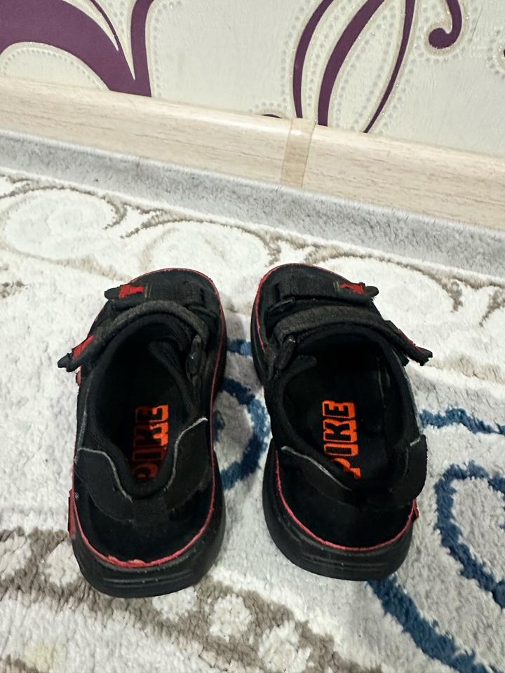 Черные сандали