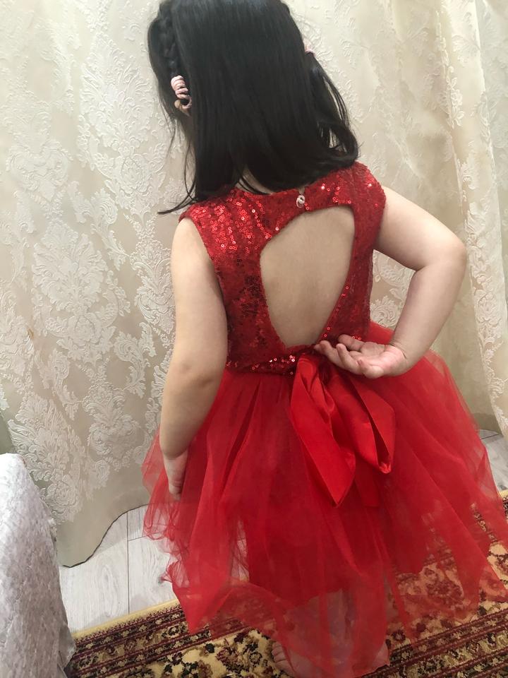 Красное нарядное платье