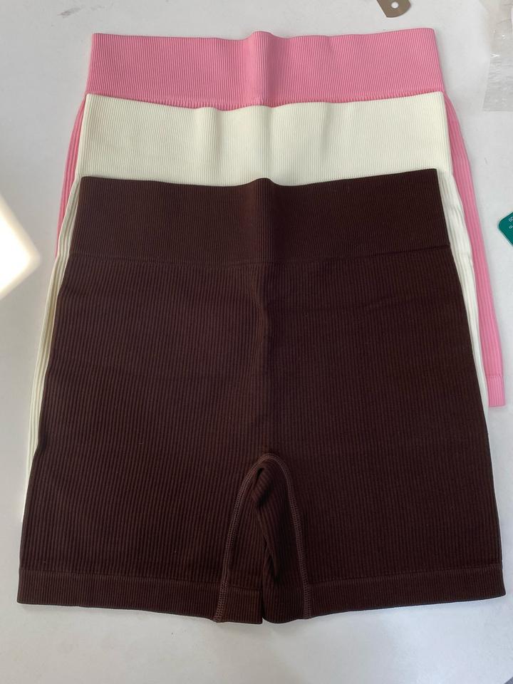 Утягивающие спортивные шорты