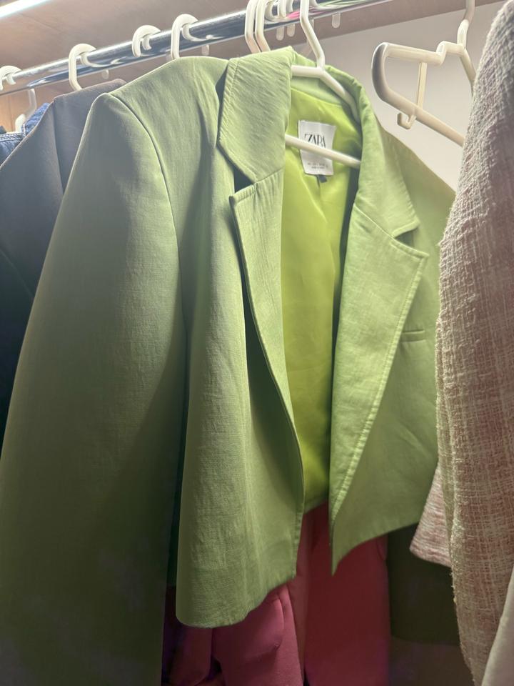🧥 Куплен в Zara (ТРЦ MEGA Silk Way)💚 Короткий пиджак, зелёный цвет✨ Стильный и с