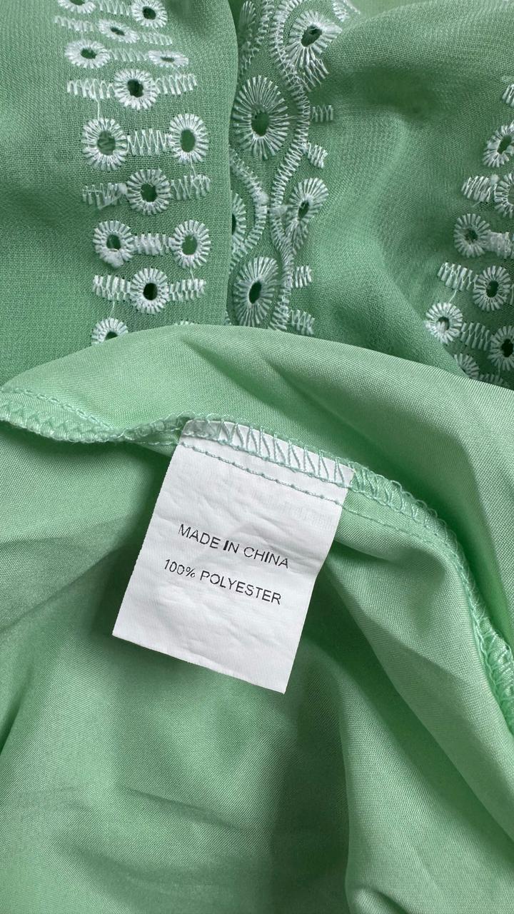 Платье красивое.