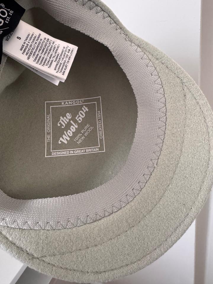 Кепка Kangol покупала у официалов оригинал