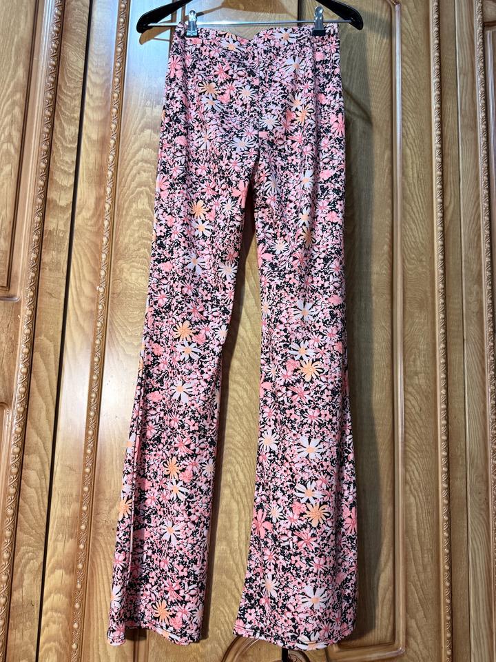 Яркие брюки клёш с цветочным принтом