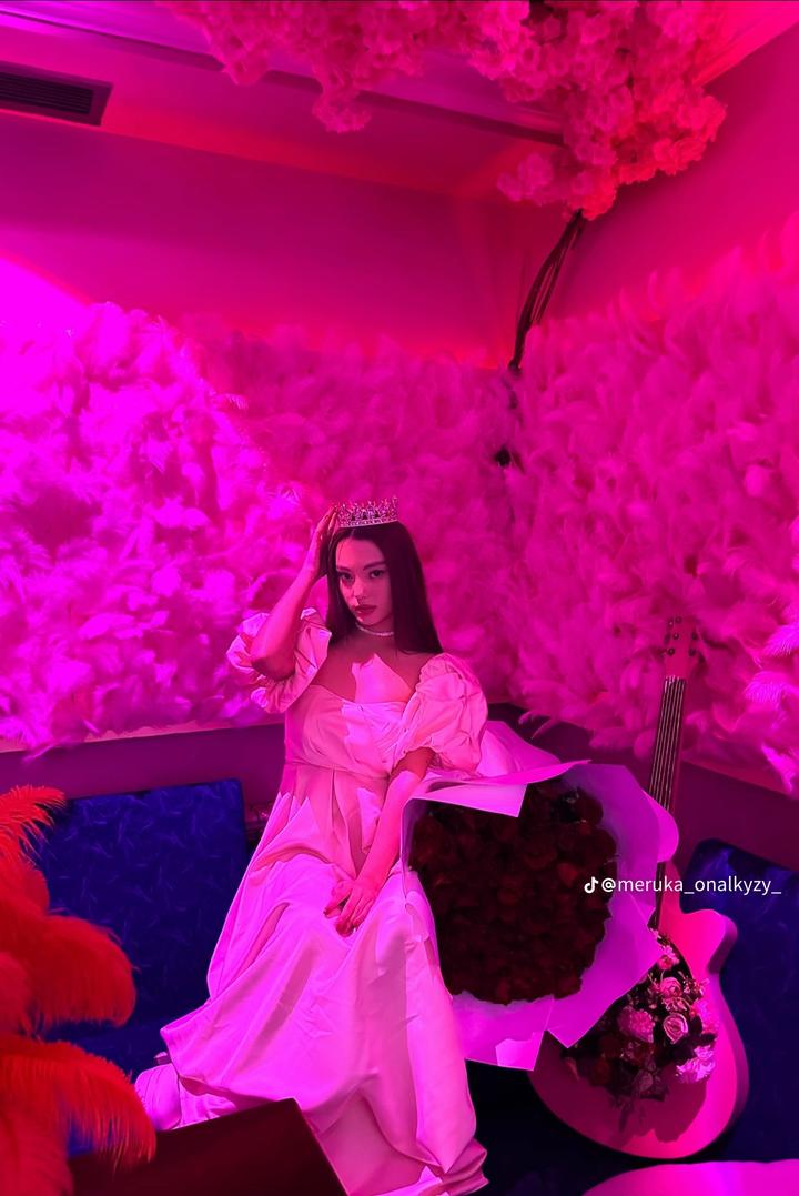 Розовое платье izabella