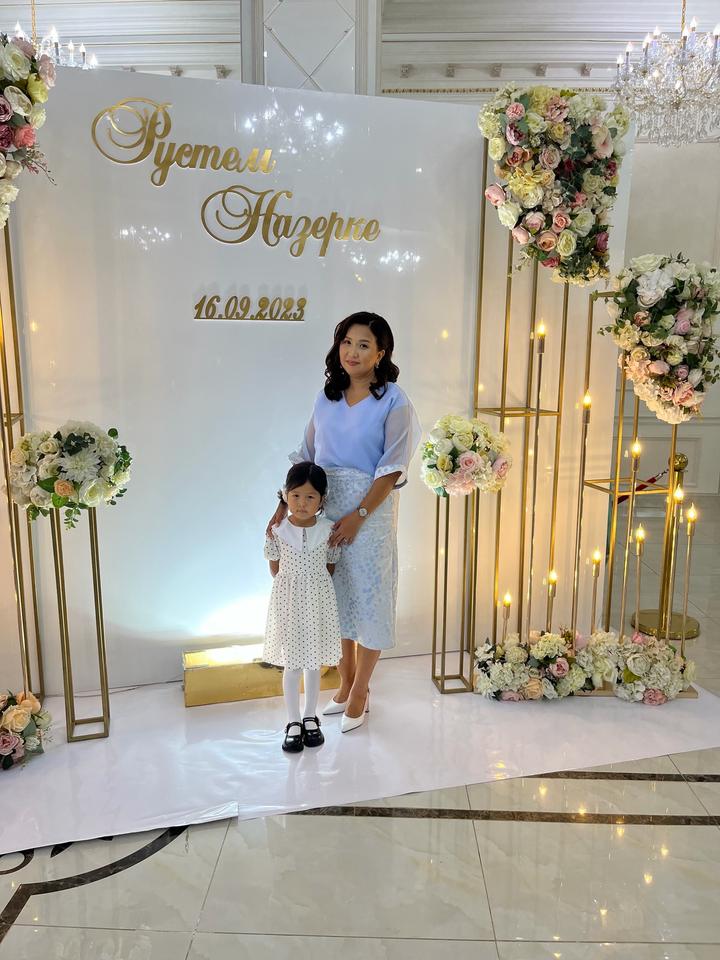 Двойка из органзы сшила для себя