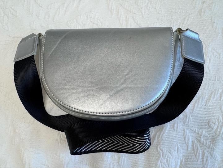 Сумка серебряная C&A