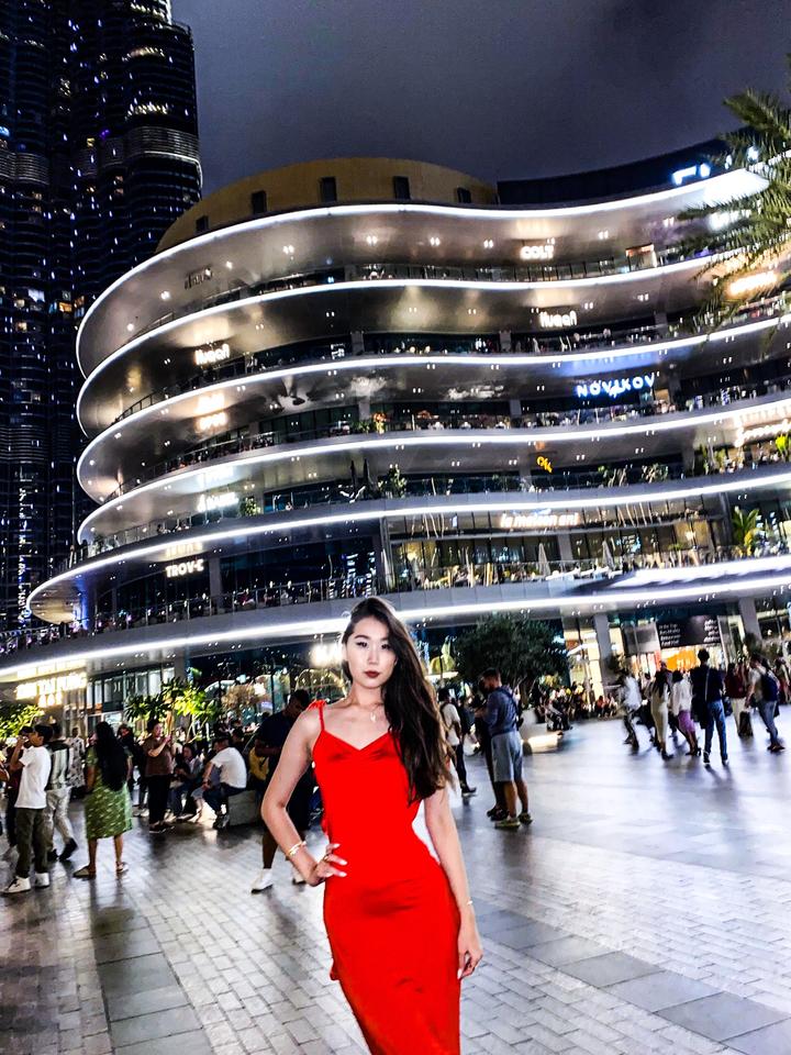 Красное платье