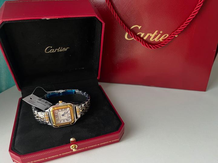 Часы от бренда Cartier