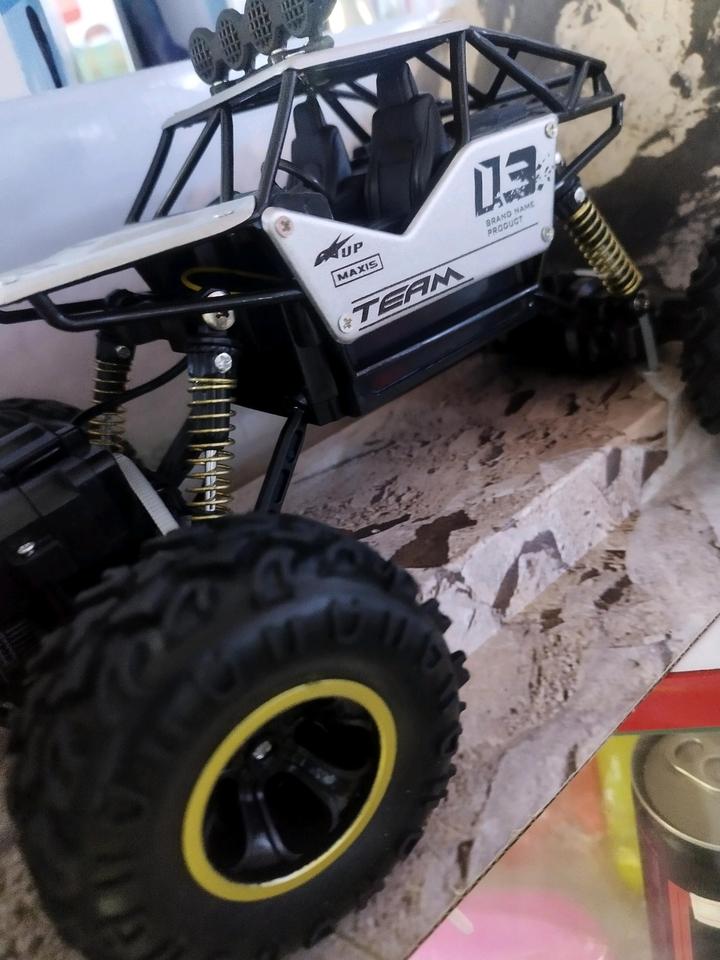 Машинка на пульту новая