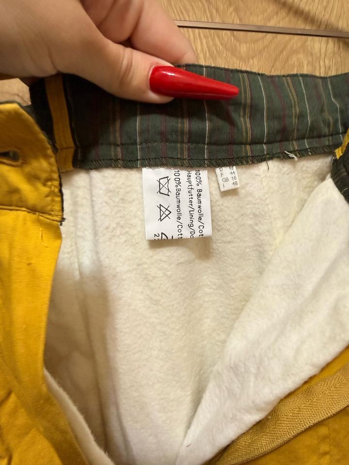 Утеплённые горчичные брюки oversized с необычным кроем S/M