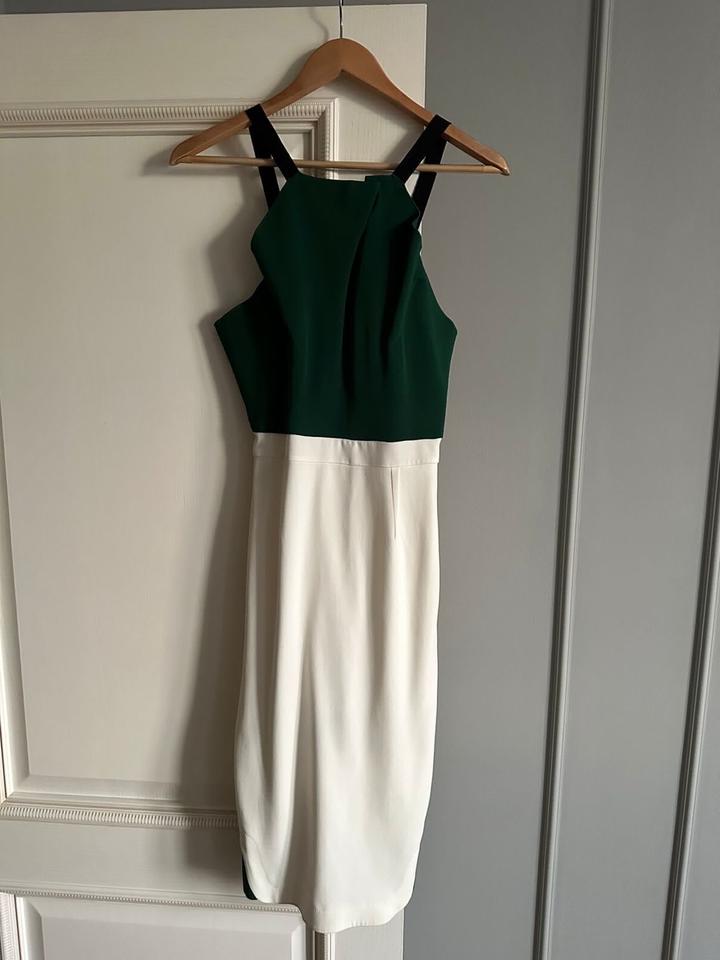 Платье Roland Mouret.