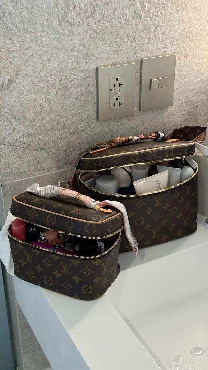 Косметички LV