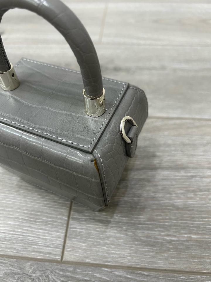 Мини-сумка Charles & Keith серого цвета