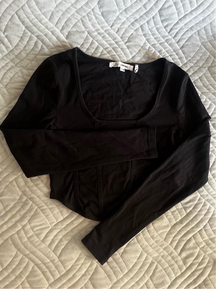 Топ с длинными рукавами