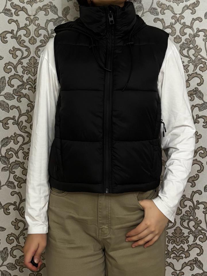 Черная безрукавка Zara