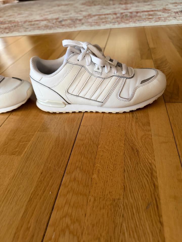 Кроссовки Adidas