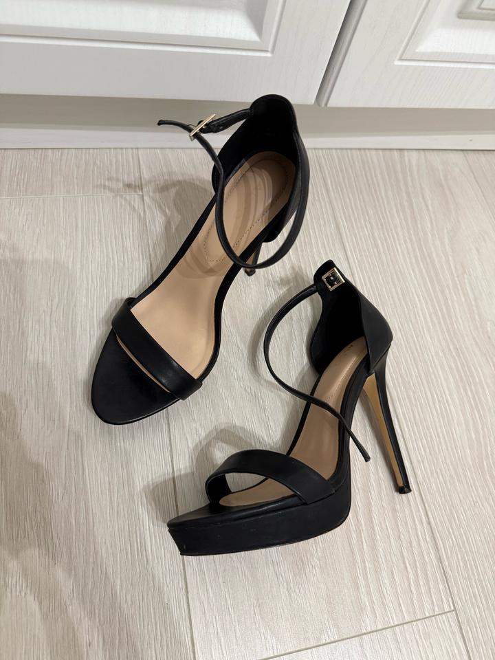 Черные босоножки на каблуке