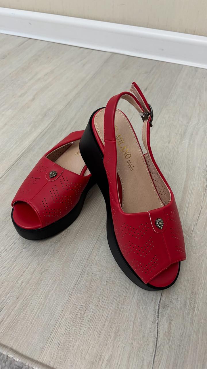 Красная босоножка от MILANO mode