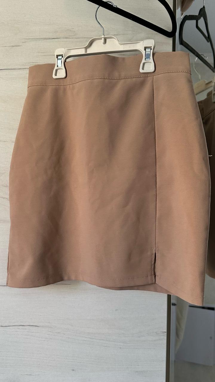Бежевая мини юбка