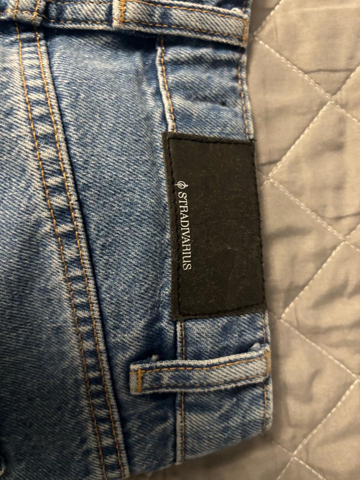 Джинсовые шорты Stradivarius