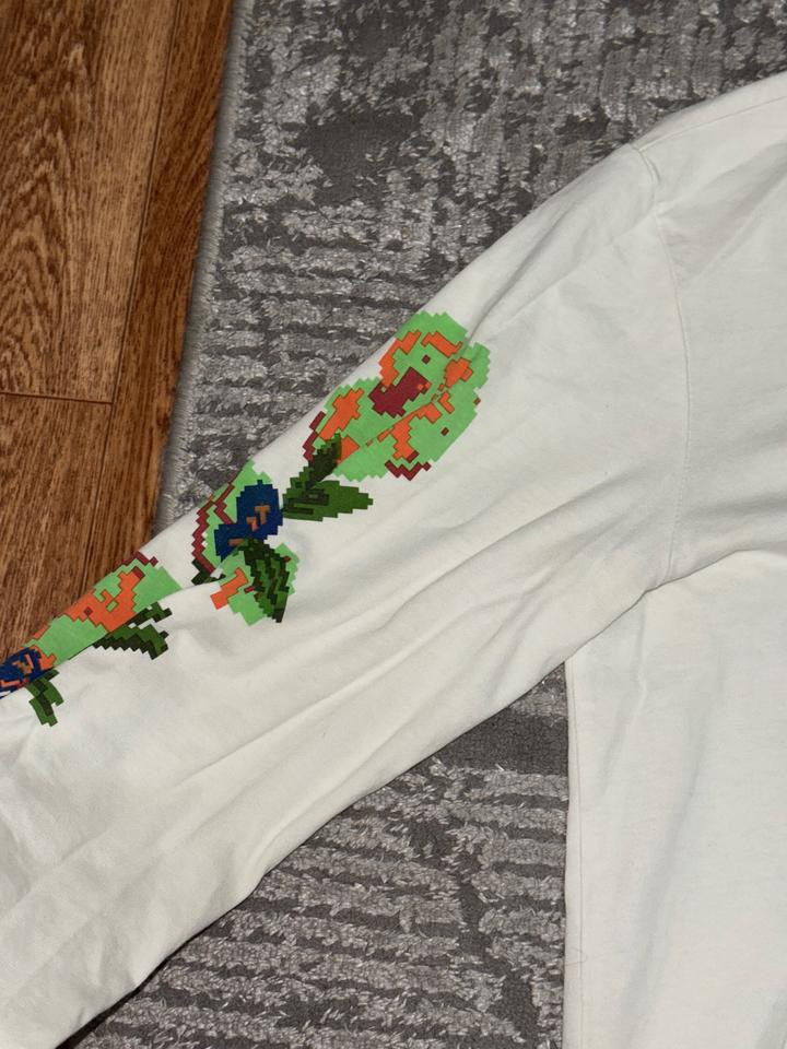 белый свитшот Bershka