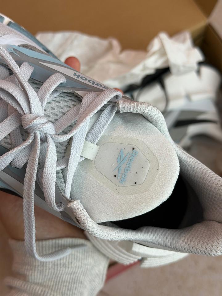 Женские кроссовки Reebok