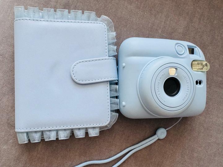 📸 Продается фотоаппарат Instax + альбом