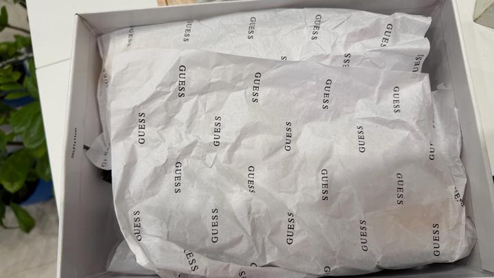 Кроссовки Guess