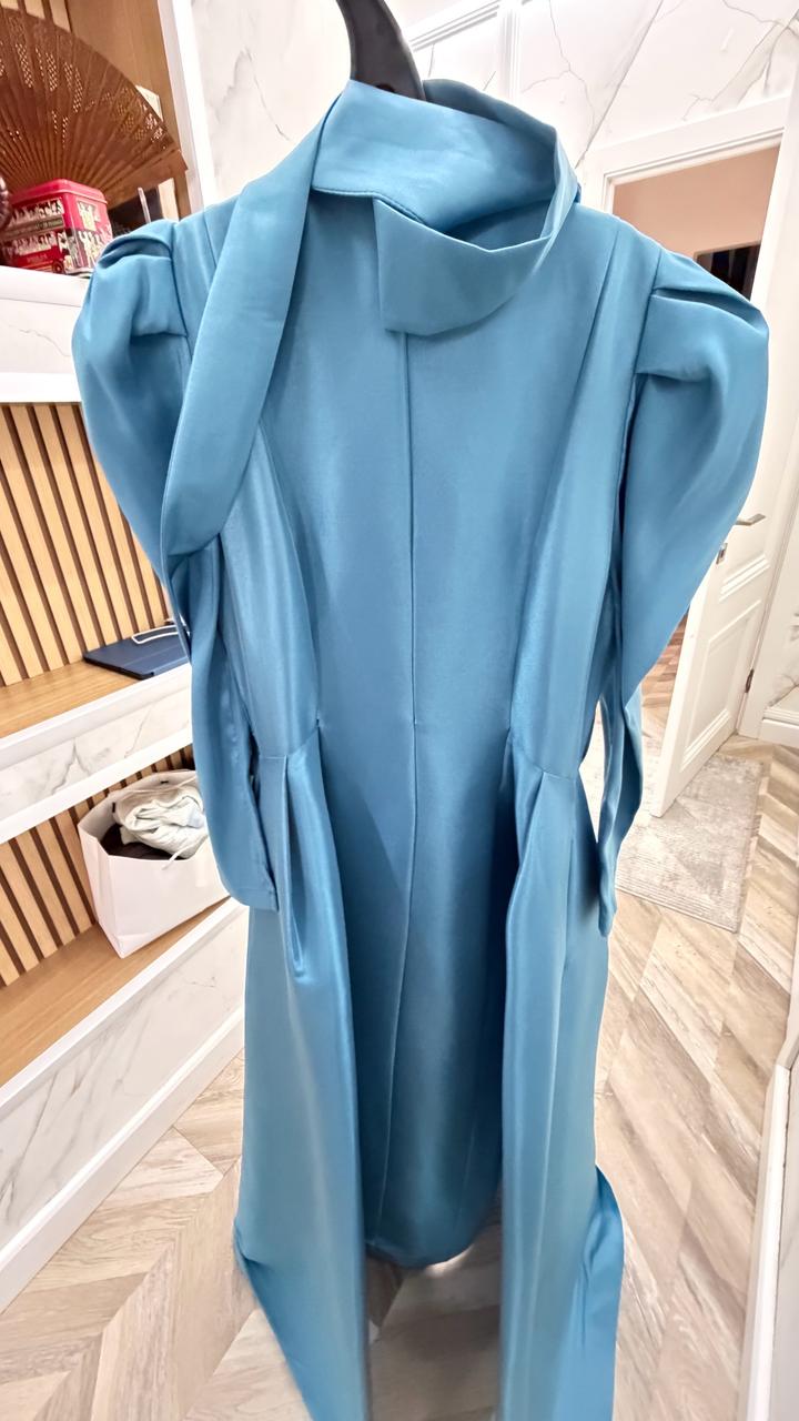 Платье в небесно-голубом цвете