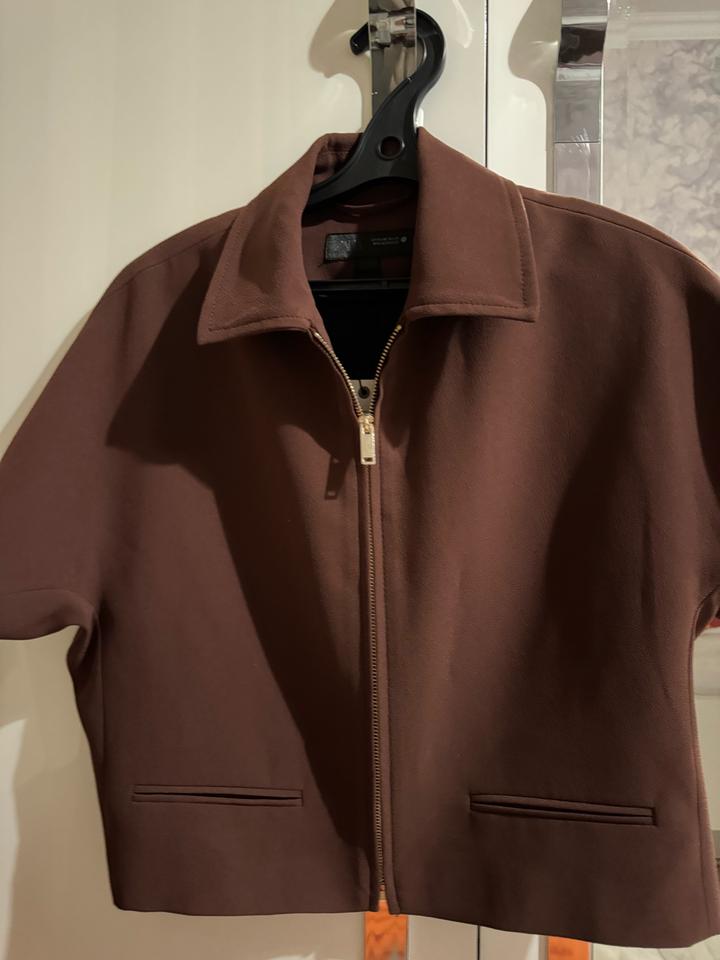 Короткий пиджак Zara.