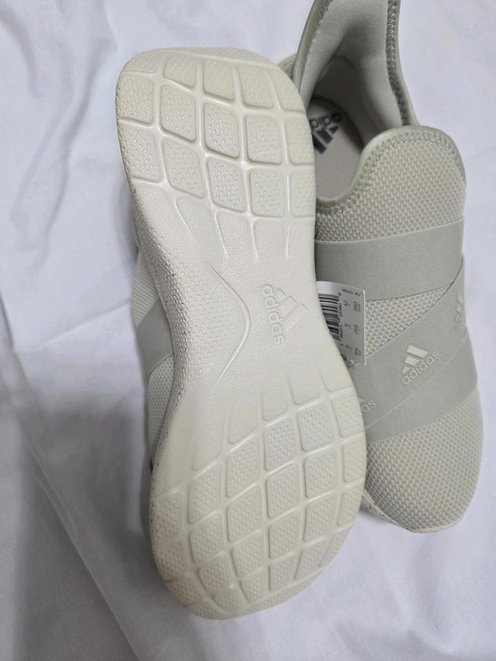 Женские кроссовки Adidas