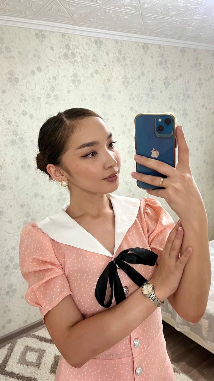 Розовое платье