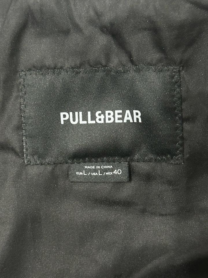 Черный бомбер Pull&Bear