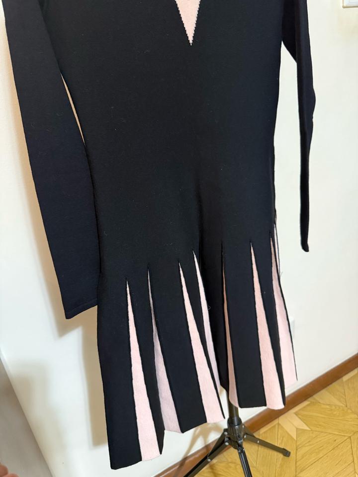 Черное платье трикотажное