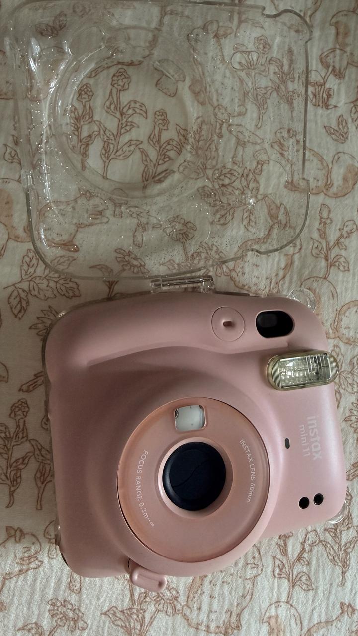Фотокамера моментальной печати Fujifilm instax mini 11 розовый
