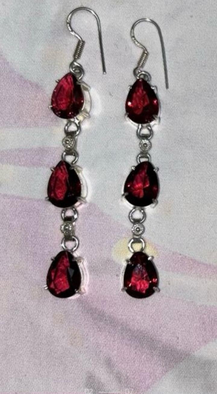 Серьги с красными камнями