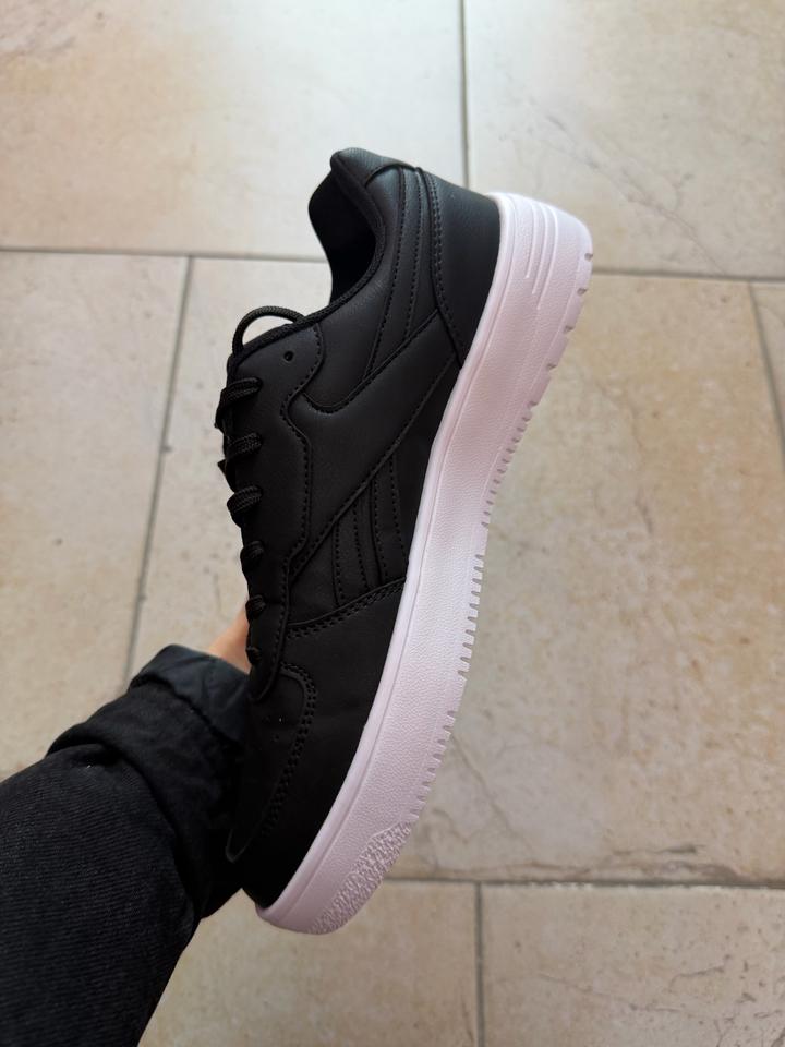 Женские кроссовки от Reebok