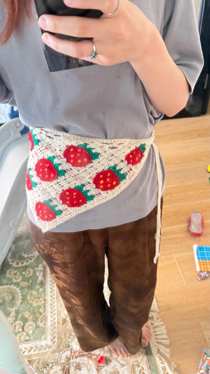 Повязка баска вязаный клубничка