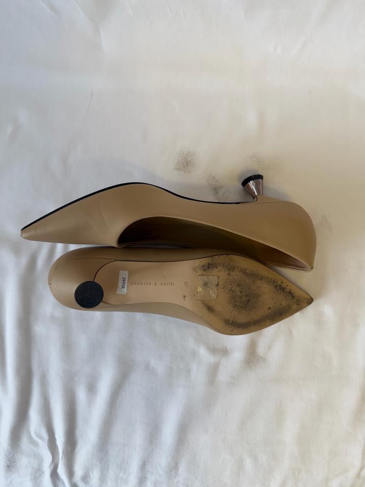 Туфли лодочки Charles and Keith