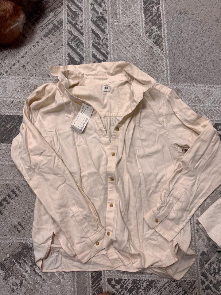 Две новые рубашки UNIQLO