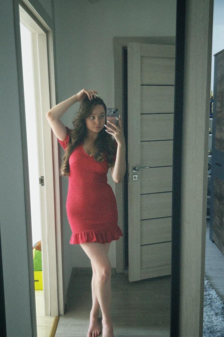 Розовое платье Sinsay