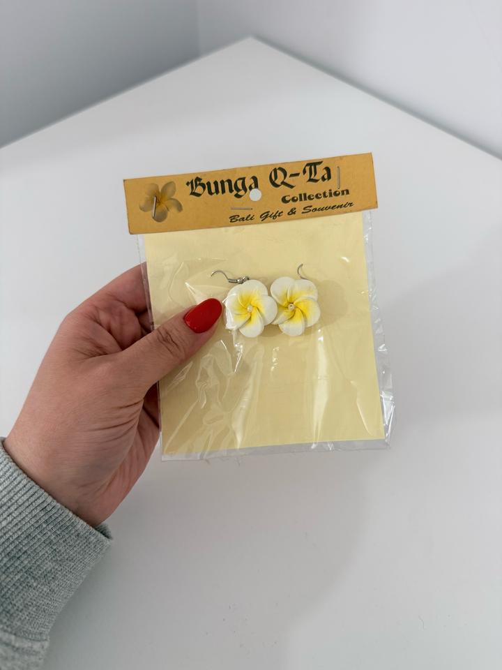 Новые сережки франжипани с Бали