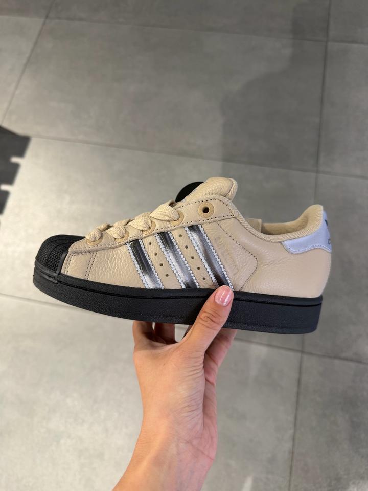 Кроссовки adidas