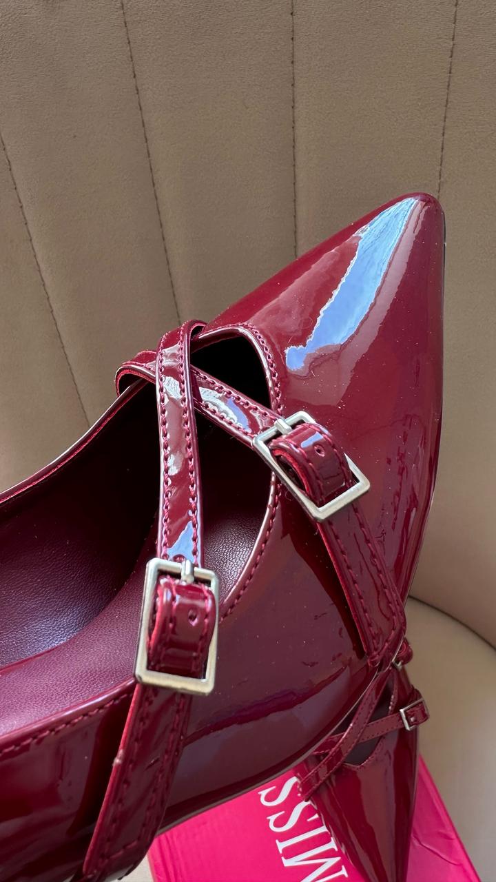 Бордовые лакированные туфли 38 р. Абсолютно новые.