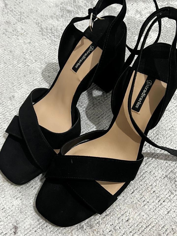 Босоножки Stradivarius